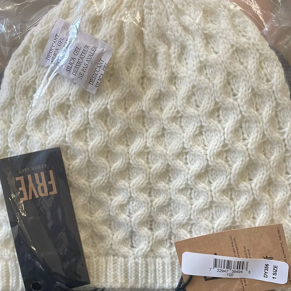 frye white beanie NWT - Picture 2 of 2